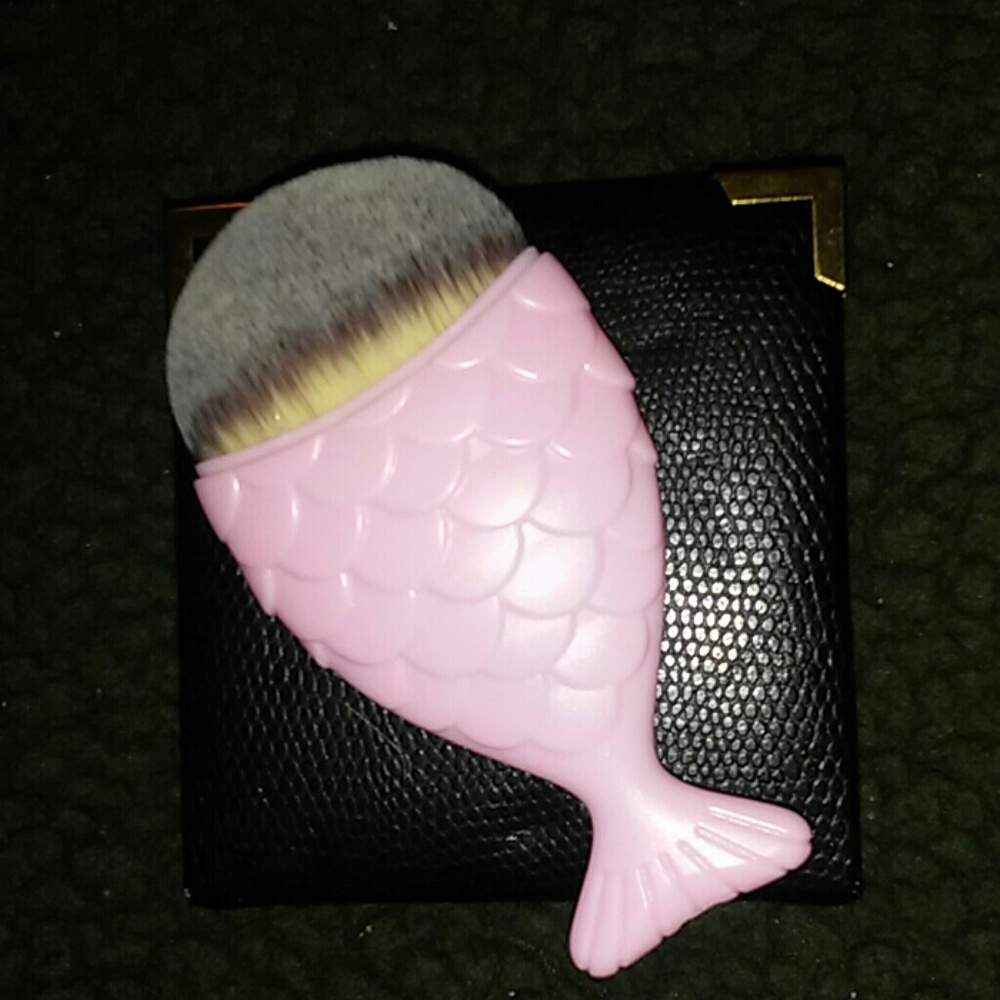 Pink Mermaid Tail Foundation Brush